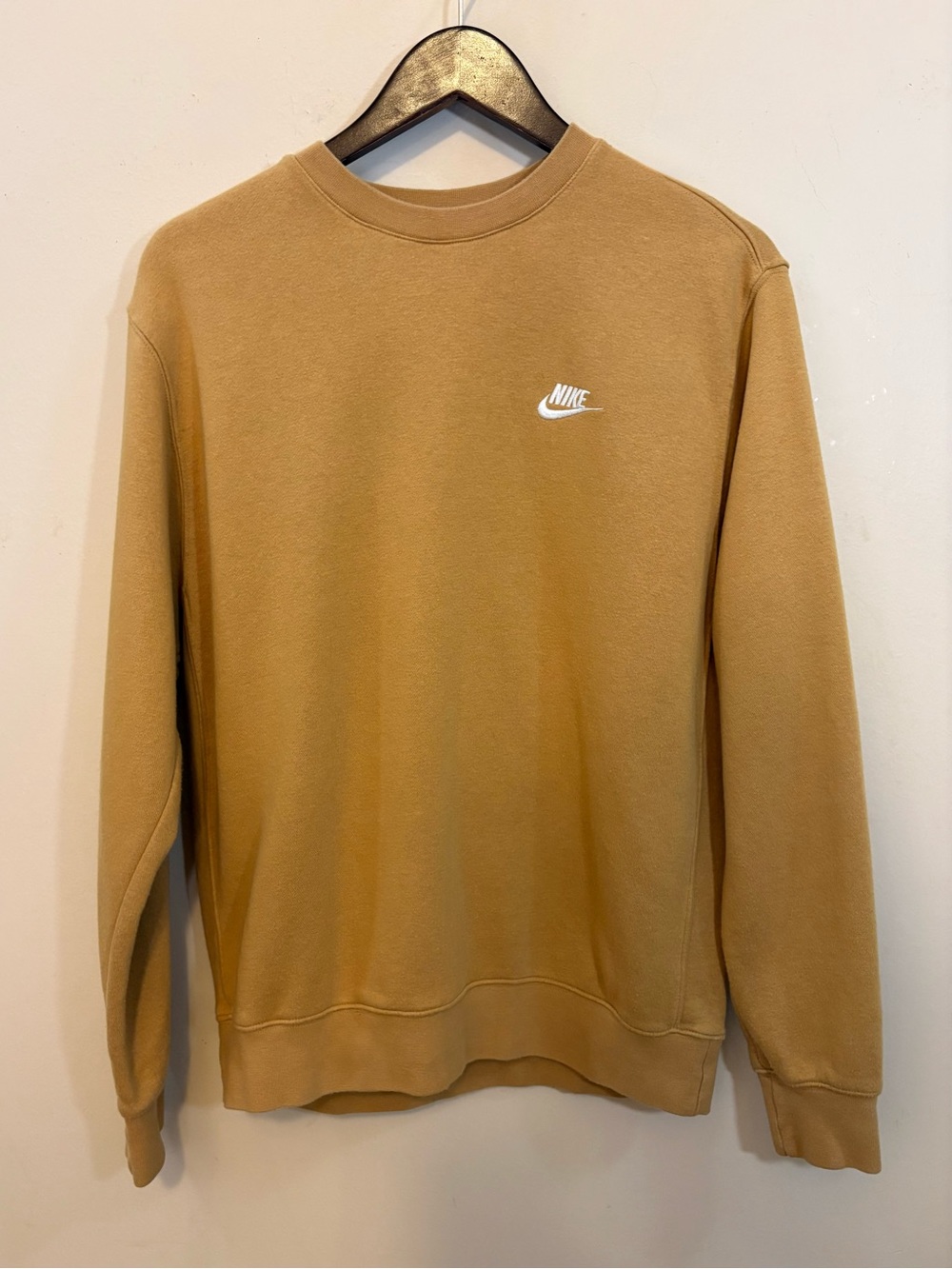 Nike Club Fleece Crewneck Sweatshirt Mens Medium? Mustard Tan Gold Logo